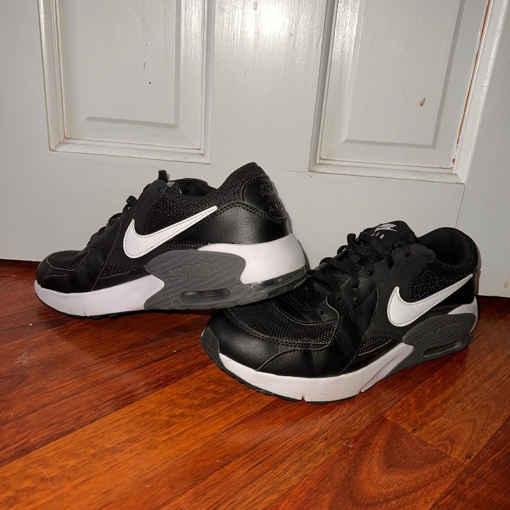 NIKE AIR MAX